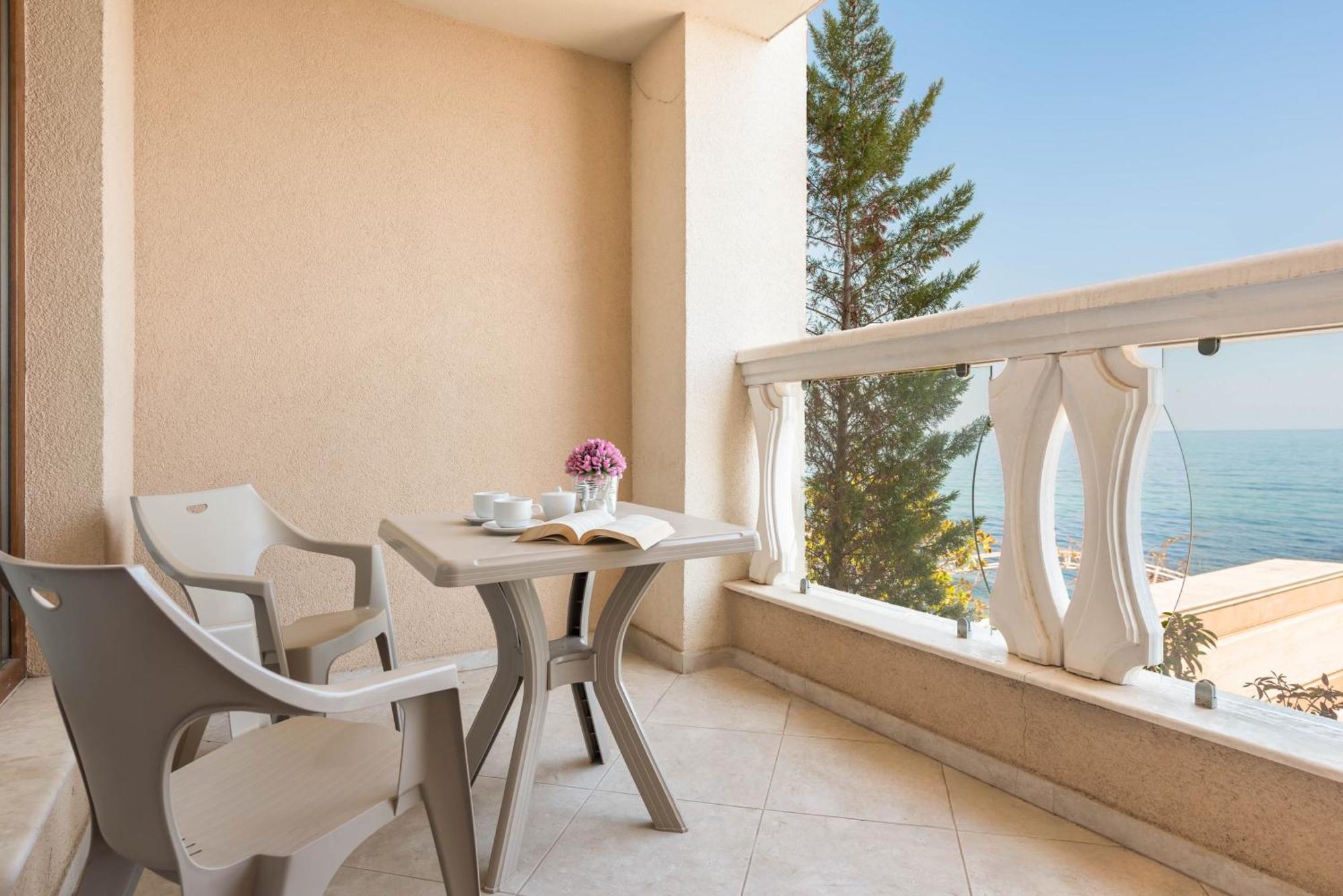 Luxurious And Panoramic Apartments At The Beach In La Mer Complex Golden Sands Exterior foto